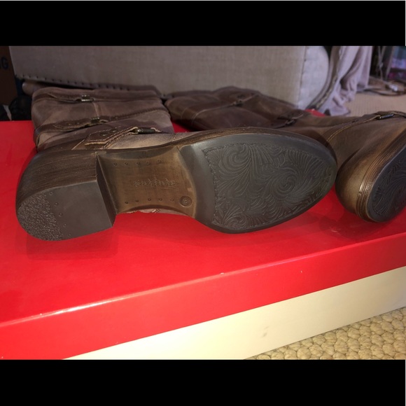 Nurture Boots - Picture 3 of 4